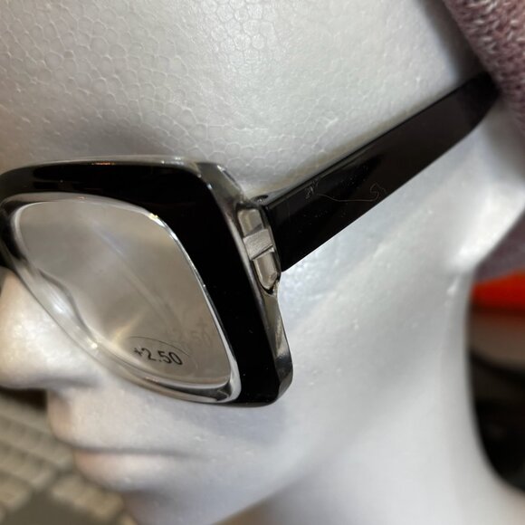 New Black reading glasses by Tahari, +2.50 - Picture 2 of 2